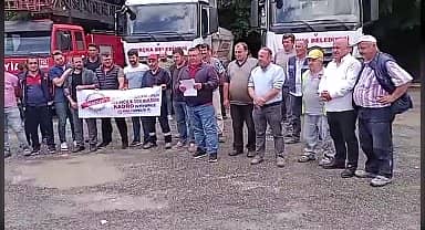 Borçka Belediyesi'nin şirketlerinde çalışan işçiler, kadro talebiyle iş bırakma eylemi yaptı