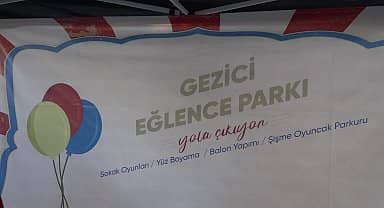 Bornova Belediyesi'nin 'Gezici Eğlence Parkı' yola çıktı