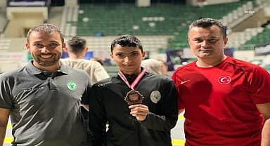 Bornovalı tekvandocudan yeni başarı