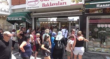 Bosna Hersekli Turistler Edirne'den paket paket baklava aldı