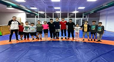 Bozüyük Belediyesi'nden güreş kursu