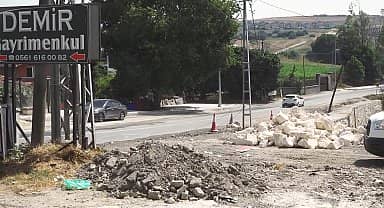 Büyükçekmece'de leylek yuvası için yol çalışması durduruldu