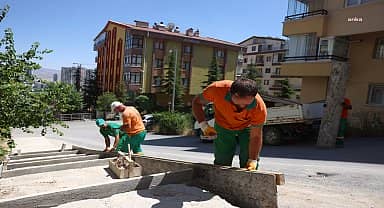 Çankaya'da merdivenli yol yapımı sürüyor