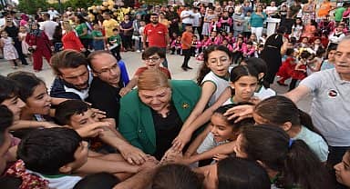 Ceyhanlı çocuklar, Kent Meydanı'nda buluştu