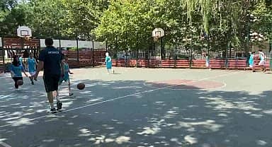 Çocuklar, Esenyurt Belediyesi'nin Yaz Okulları'nda yeteneklerini keşfediyor