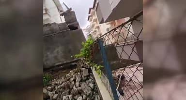 Çorum'da etkili olan sağanak yağmur nedeniyle istinat duvarı çöktü