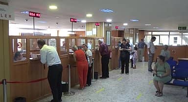 Edirne'de vatandaşlar vergi ödeme kuyruğunda: "Ne yükler taşıdık artık bilmiyorum hakikatten hiç iç açıcı değil"