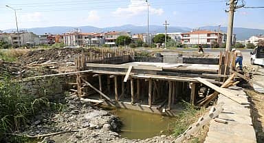 Edremit Belediyesi'nden Akçay Pina Deresi'ne yeni köprü