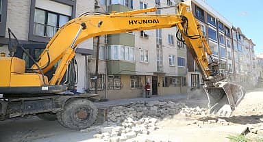 Edremit'te yol çalışmaları devam ediyor