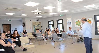 Efes Selçuk'ta usta gazetecilerden genç meslektaşlarına 'Tarım Gazeteciliği' eğitimi