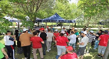 Eskişehir Büyükşehir tarafından düzenlenen piknikte zihinsel engelli bireyler gönüllerince eğlendiler