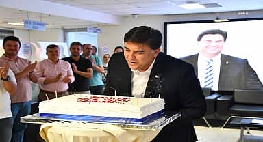 Fethiye Belediye Başkanı Karaca'ya personelden doğum günü sürprizi