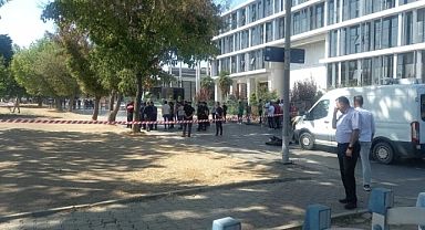 İstanbul İl Göç İdaresi'nin önündeki şüpheli paket, bomba imha ekiplerince patlatıldı