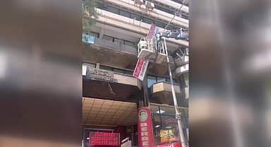 İzmir'de Arapça tabelalar indirildi... Başkan Soyer: "Bunlara izin vermememiz gerekiyor, biz de gereğini yapıyoruz"