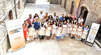 İzmir'de genç kadınlar geleceklerini meslek fabrikası'yla kuruyor