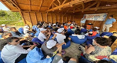 İzmir'de gençlerden 'deniz çöpü izleme' etkinliği