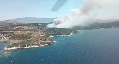 İzmir'in Aliağa ve Menemen ilçelerinde orman yangını çıktı