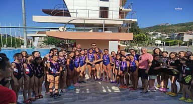 İzmir'in kızları, supotunda namağlup şampiyon oldu