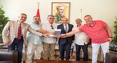 İzmirli gazeteciler, anılarını bir kitapta topladı