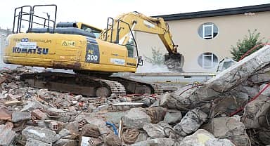 İzmit Belediyesi, Mehmet Ali Paşa'da hafriyat kaldırma çalışmalarına başladı
