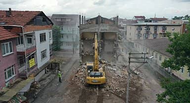 İzmit Belediyesi, Mehmet Ali Paşa'da yıkım işlemlerini tamamladı