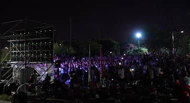 Kadıköylüler, Filenin Sultanları'nın tarihi başarısına, belediyenin kurduğu dev ekrandan tanıklık etti