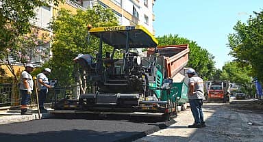 Karabağlar'da asfalt serim çalışmaları devam ediyor