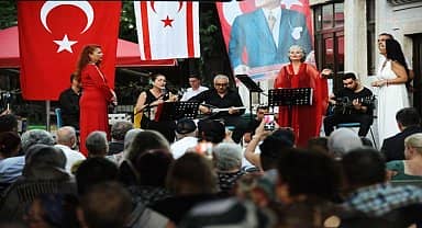 Karşıyaka Belediye Başkanı Tugay: "Yüreği bağımsızlık ve hürriyet için çarpan asil bir milletin çocuklarıyız"