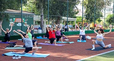 Karşıyaka'da açık havada spor etkinlikleri devam ediyor 