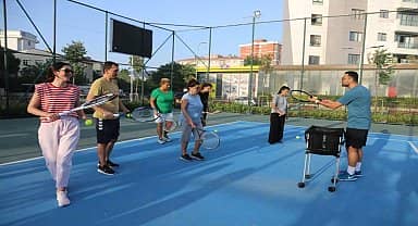 Kartal'da, tenis eğitimleri başladı