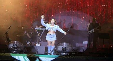 Kdz. Ereğli'de Derya Uluğ ve Mary Jane Rüzgarı