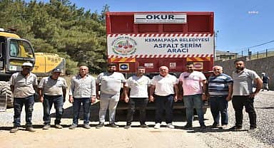 Kemalpaşa Belediyesi, kendi ürettiği asfaltla yol çalışmalarını sürdürüyor