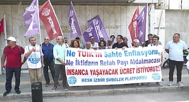 Kesk İzmir'de enflasyon rakamlarını ve maaşları protesto etti