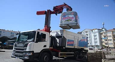 Kırşehir Belediyesi'nden kentteki konteynerlerde temizlik çalışması 