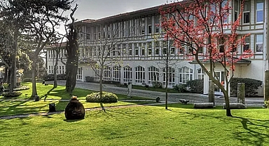 Koç Holding, Yapı Kredi'deki yüzde 6,8'lik payını 6,8 milyar liraya sattığını duyurdu