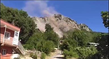 Kozan'da meydana gelen deprem Osmaniye'de panik yarattı, düşen kayalar yayla yolunu kapattı