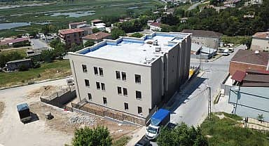Küçükçekmece Belediyesi'nce sürdürülen Yarımburgaz Semt Konağı inşaatında sona gelindi