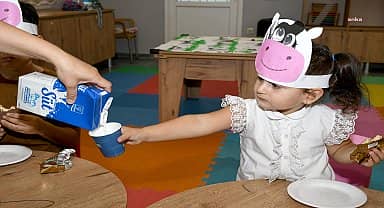 Kuşadası Belediyesi Anne-Baba Çocuk Merkezi'nde süt atölyesi düzenlendi