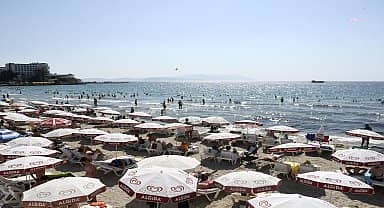 Kuşadası'nın mavi bayraklı plajları denetimleri başarıyla geçti