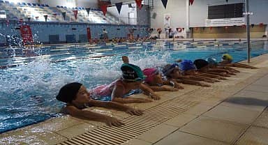 Marmaris'te tatil, yaz kurslarıyla renkleniyor