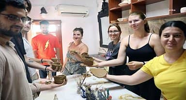 Menteşe'ye gelen yabancı öğrenciler, seramik kursuna katıldı