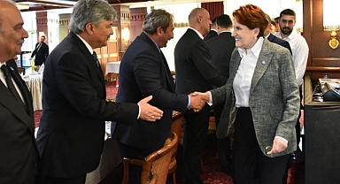 Meral Akşener, partisinin milletvekilleri ve başkanlık divanı üyeleriyle bir araya geldi
