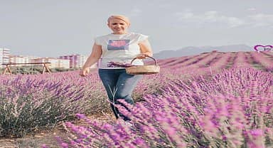 Merkezefendi Belediye Başkanı Doğan, hasat öncesi lavanta bahçesi'ni ziyaret etti