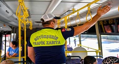 Mersin Büyükşehir Belediyesi Zabıtası, toplu taşıma araçlarında denetimlerini sürdürüyor