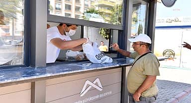 Mersin Büyükşehir'in Mahalle Mutfakları'nda 2 milyon paket yemek, dar gelirliye ulaştı