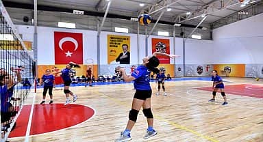 Mersin Büyükşehir'in voleybol kursu yaz döneminde de devam ediyor