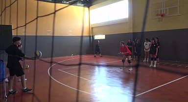 Milli Sporcu Emre Şenol, Aksaray'da voleybolcu yetiştiriyor