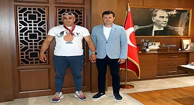 Milli sporcudan Çerkezköy Belediye Başkanı Akay'a ziyaret