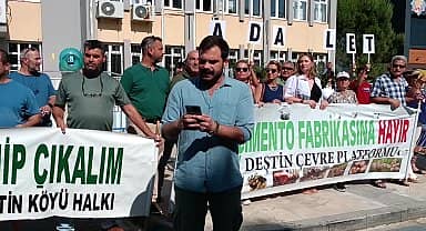 Muğla'da vatandaşlar çimento fabrikası yapımına karşı mahkeme önünde adalet nöbeti başlattı

