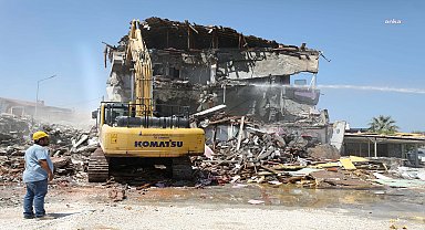 Narlıdere'de imara aykırı yapılarla mücadele sürüyor